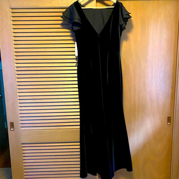 Eliza J 12p Trumpet Gown - Picture 2 of 5